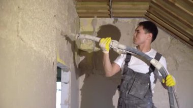 Havan sıva makinesi. Otomatik sıva. Ev ya da apartman onarımı ya da tadilatı. İnşaatçı