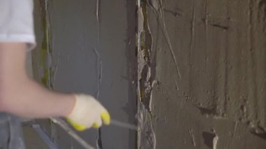 Havan sıva makinesi. Otomatik sıva. Ev ya da apartman onarımı ya da tadilatı. İnşaatçı