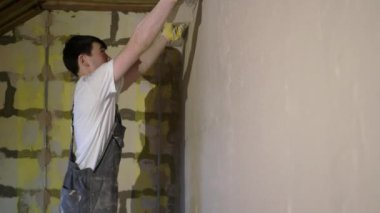 Havan sıva makinesi. Otomatik sıva. Ev ya da apartman onarımı ya da tadilatı. İnşaatçı