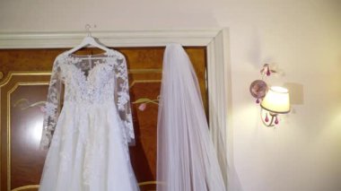 Gelinlik mi yoksa gelinlik mi?