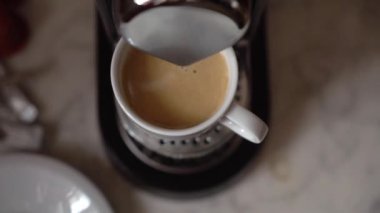 Preparing coffee in machine