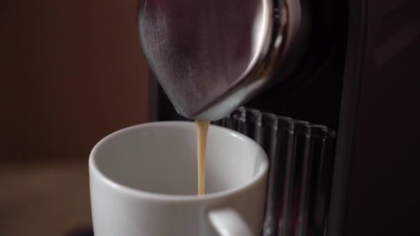 Preparing coffee in machine — Stock videók