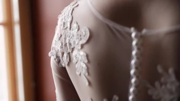 Brudklänning tillbaka med spets — Stockvideo