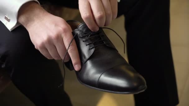 Man put on shoes and tying shoelaces — Stock Video