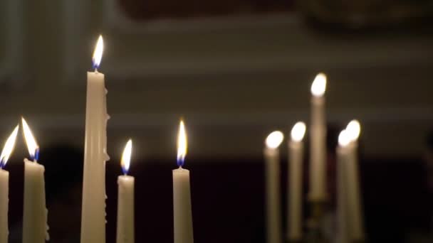 Kerzen mit Feuer — Stockvideo