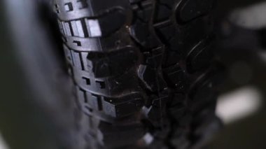 Offroad lastikleri ve RC model SUV arabasının tekerlekleri