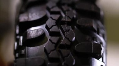 Offroad lastikleri ve RC model SUV arabasının tekerlekleri