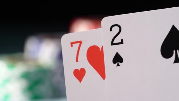 Jugar póquer juego de cartas. Fichas en el casino para apostar . — Vídeos de Stock