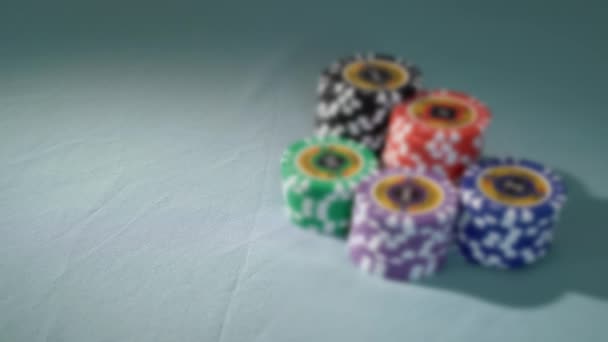 Pokerspiel. Chips im Casino für Wetten. — Stockvideo