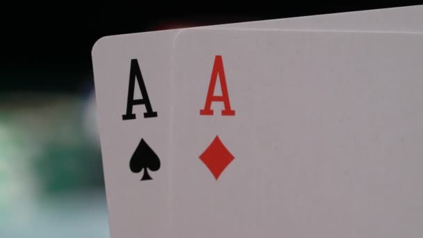 SAINT-PETERSBURG, RUSIA - 27 DE ABRIL DE 2020: Juego de cartas de poker casino Chips — Vídeos de Stock