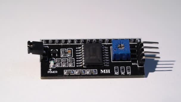 I2c kábel csatlakozó modul 16x2 karakteres arduino kijelzőhöz. Elektronikai diéta — Stock videók