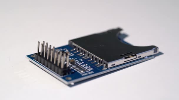 SD kaartlezer printplaat. Elektronica componenten voor diy arduino. — Stockvideo