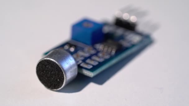 Modul sensor suara amplifier mikrofon elektronik arduino rekayasa — Stok Video