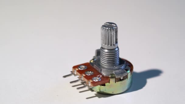 Potenziometro interruttore ingegneria elettronica arduino. Componenti elettronici fai da te — Video Stock
