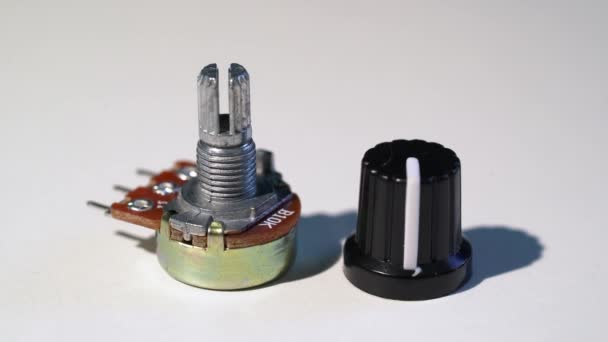 Potenciômetro interruptor de engenharia eletrônica arduino. Componentes eletrônicos diy — Vídeo de Stock