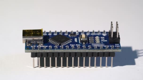 Mikrokontroller för prototyp av elektronisk konstruktion arduino nano — Stockvideo