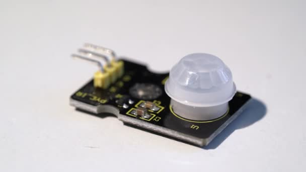 Modul sensor IR gerak PIR rekayasa elektronik untuk diy arduino — Stok Video