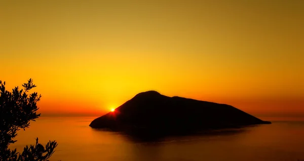 Aeolian adalarında gün batımı, Salina