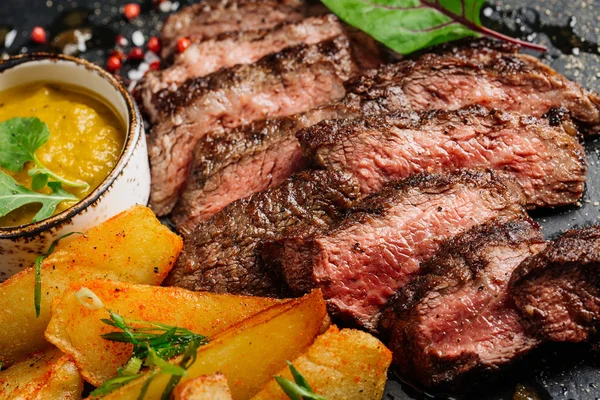 Beef rump steak from marble beef medium rare with potatoes — Stock Photo, Image