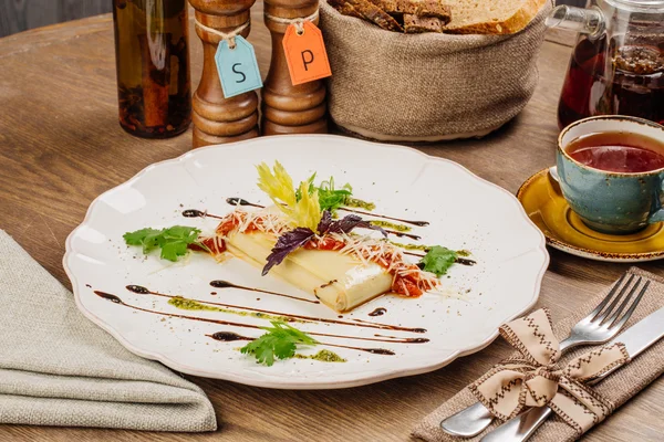 Lasanha com carne bovina e queijo — Fotografia de Stock