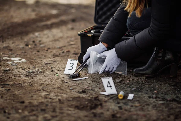 De onderzoek van de scène van het misdaad - verzamelen van gegevens — Stockfoto