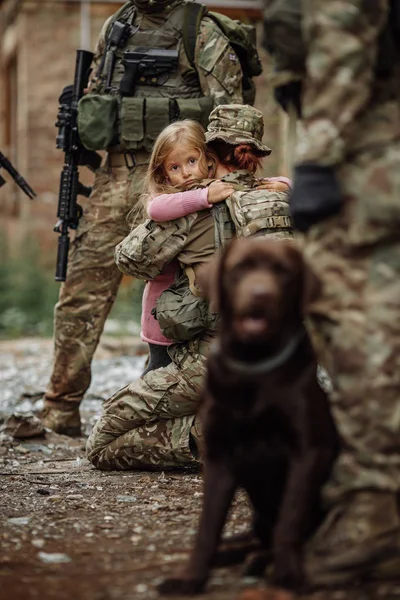 Солдати Діти Полі Бою Концепція Військово Рятувальної Операції — стокове фото