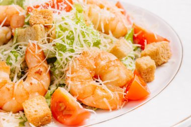 Deniz ürünleri Sezar salatası