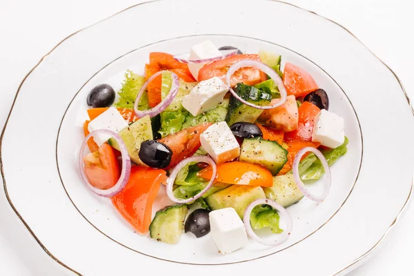 Салат з сиром фета та сушеними оливками — стокове фото