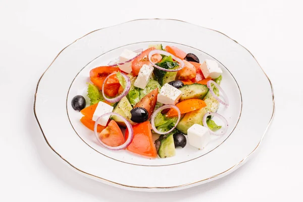 Salada com queijo feta e azeitonas secas ao sol — Fotografia de Stock