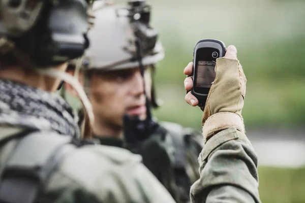 Soldiers Holding Gps Hand Determines Location Coordinates — Stock Photo, Image