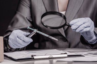 Büyüteç ile uzman