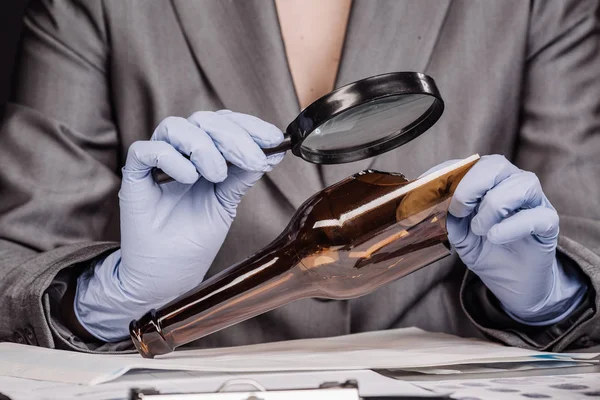 Expert with magnifying glass — Stock Photo, Image