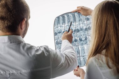 Tıp doktorları x-ışını analiz yazdırma