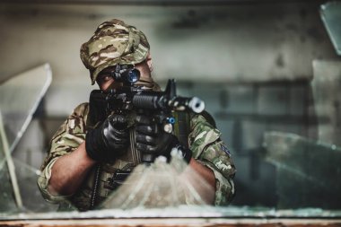 Rangers tahrip şehirde devriye. Askeri ve kurtarma işlemi kavramı.