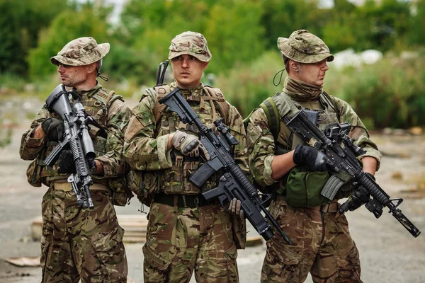 Ranger Berpatroli Kota Yang Hancur Konsep Operasi Militer Dan Penyelamatan — Stok Foto