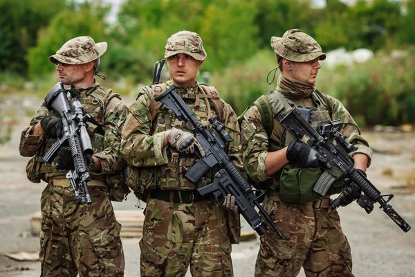 Ranger Auf Patrouille Der Zerstörten Stadt Militär Und Rettungskonzept — Stockfoto