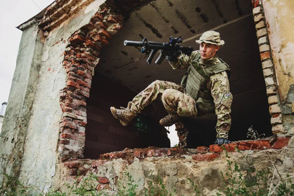 Francotirador Del Ejército Británico Durante Operación Militar Ciudad Guerra Ejército — Foto de Stock