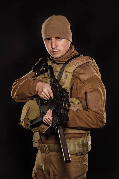 Soldado Retrato Empreiteiro Militar Privado Segurando Rifle Guerra Exército Arma — Fotografia de Stock