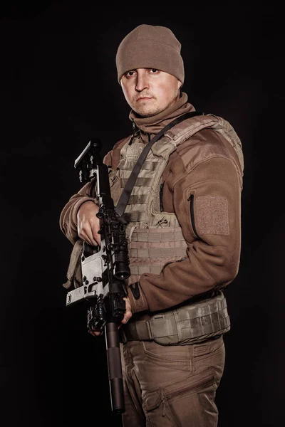 Retrato Soldado Contratista Militar Privado Sosteniendo Rifle Guerra Ejército Armas — Foto de Stock