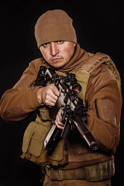 Soldado Retrato Empreiteiro Militar Privado Segurando Rifle Guerra Exército Arma — Fotografia de Stock
