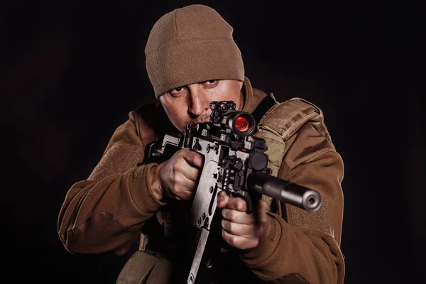 Soldado Retrato Empreiteiro Militar Privado Segurando Rifle Guerra Exército Arma — Fotografia de Stock