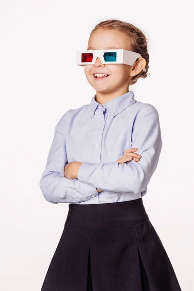 Fille portant des lunettes 3D isolé sur blanc — Photo