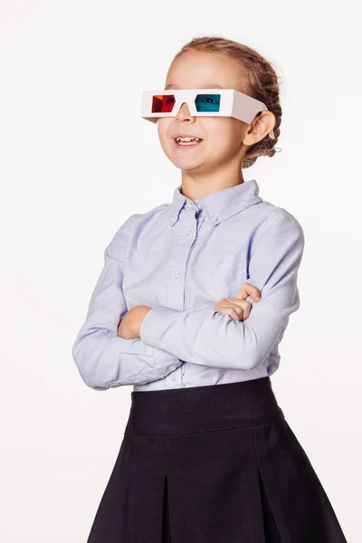 Fille portant des lunettes 3D isolé sur blanc — Photo