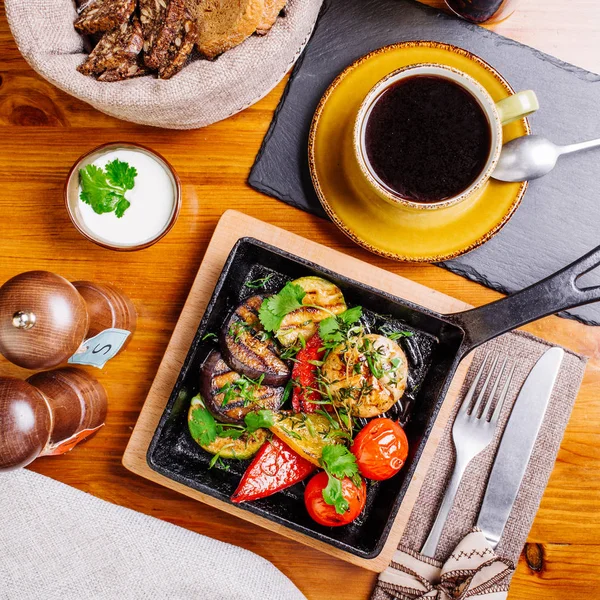 Grilled vegetables in a pan — Stock Photo, Image