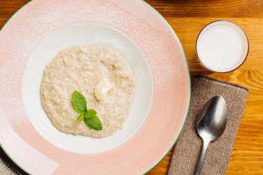 yağı ve nane ile yulaf ezmesi