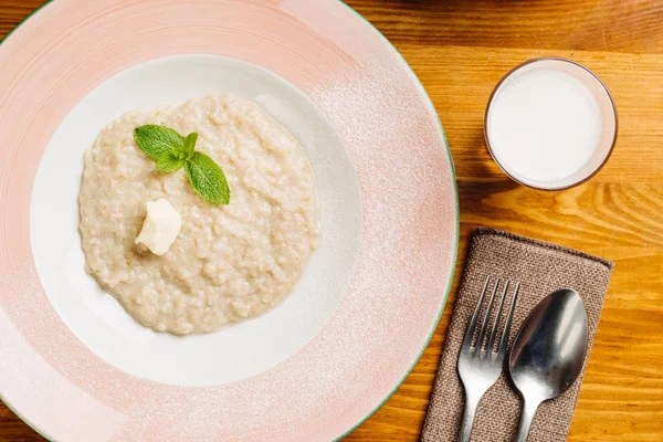 yağı ve nane ile yulaf ezmesi