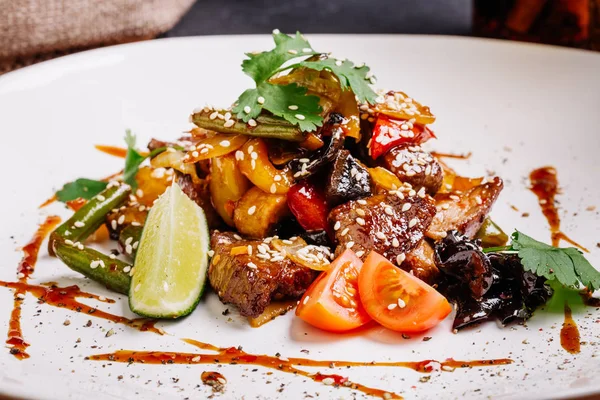 Marinated beef salad — Stock Photo, Image