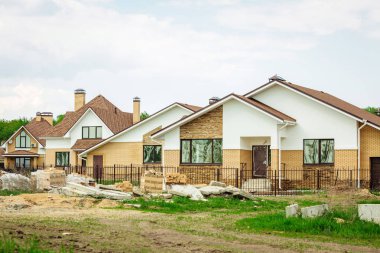 Tuğla bitmemiş Avrupa evi