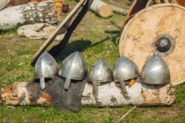 kask Viking savaşçı ortaçağ köyü