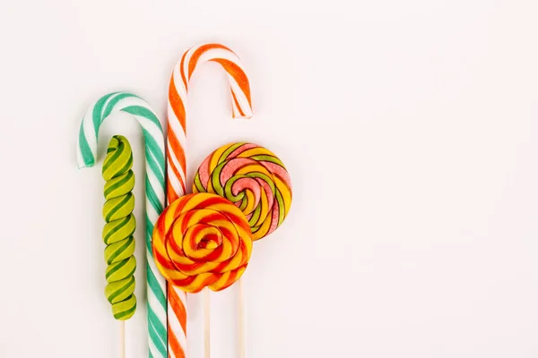 Coloridas piruletas y dulces — Foto de Stock